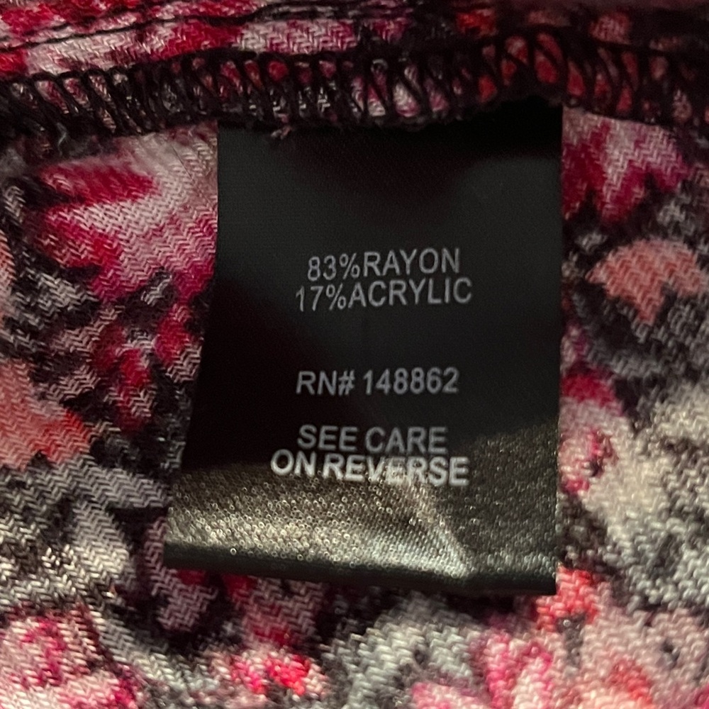 NWT Torrid Harper Top Black/ Red Floral Convertible Sleeve Sz 5 - Picture 10 of 13